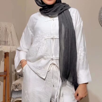 سوت مطرز (كارديجان + بنطلون مبطن)