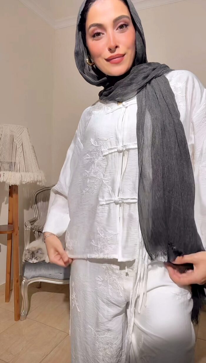 ⁦سوت مطرز (كارديجان + بنطلون مبطن)⁩ - الصورة ⁦3⁩